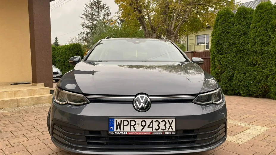 VOLKSWAGEN Golf -