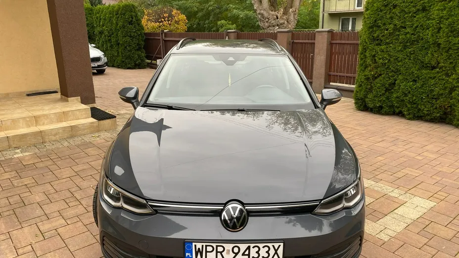 VOLKSWAGEN Golf -