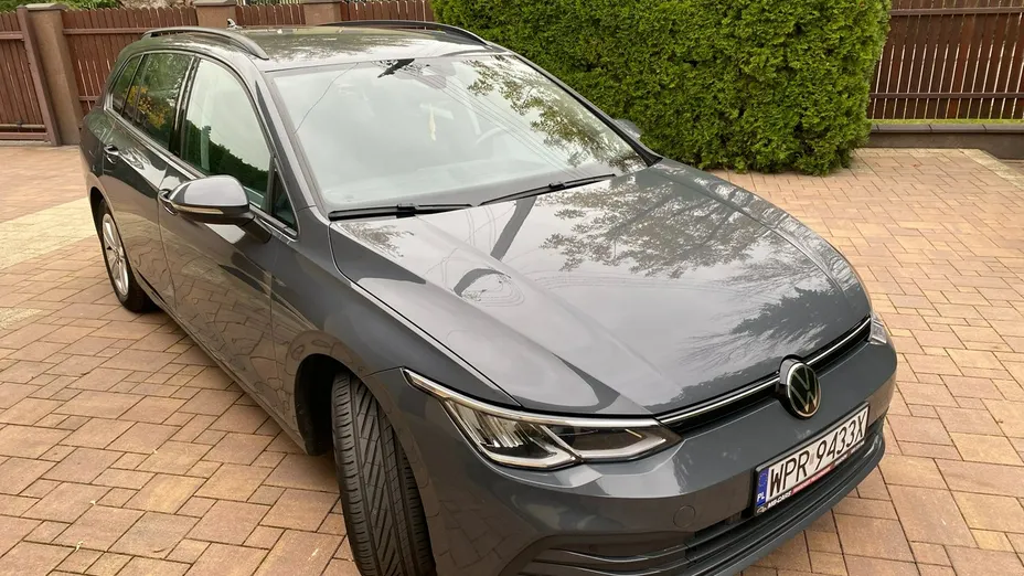 VOLKSWAGEN Golf -