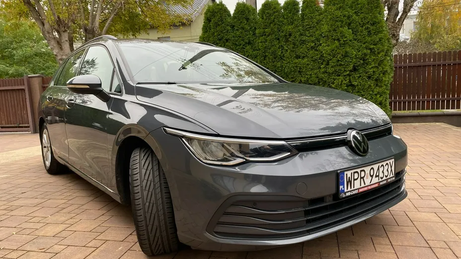 VOLKSWAGEN Golf -