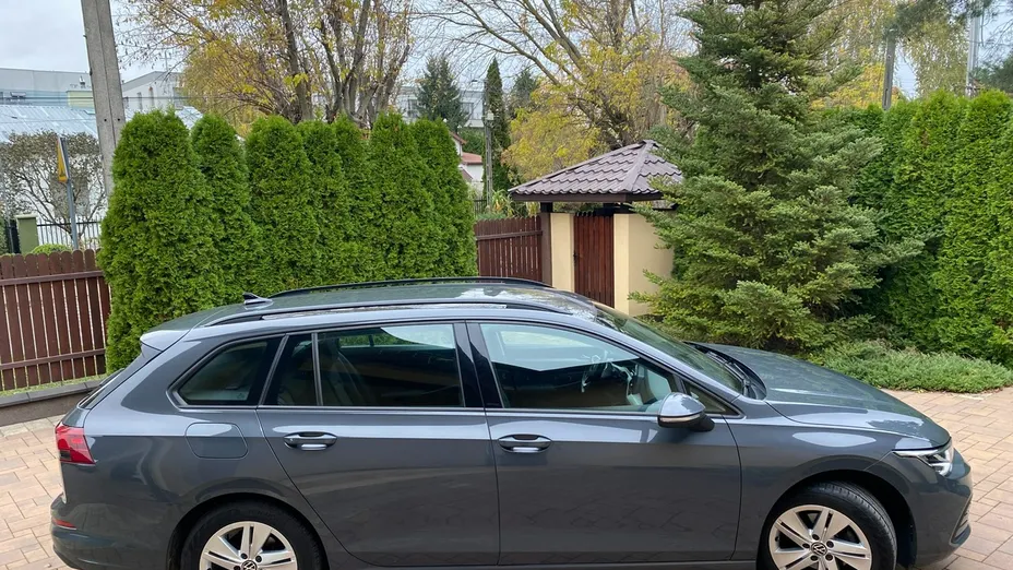 VOLKSWAGEN Golf -