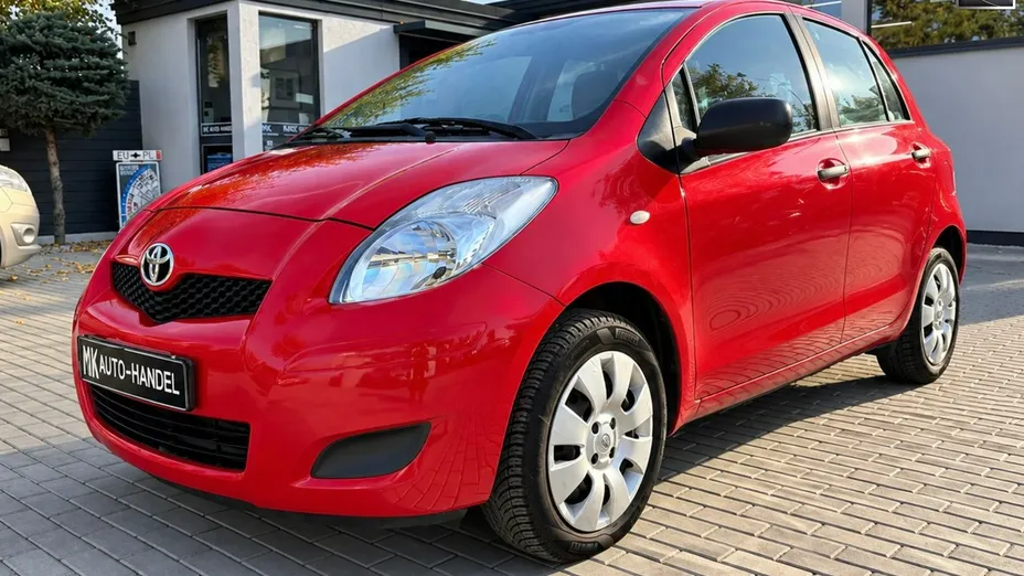 TOYOTA Yaris -