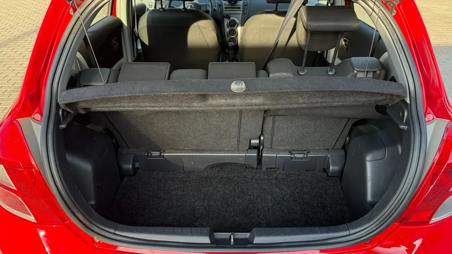 TOYOTA Yaris -