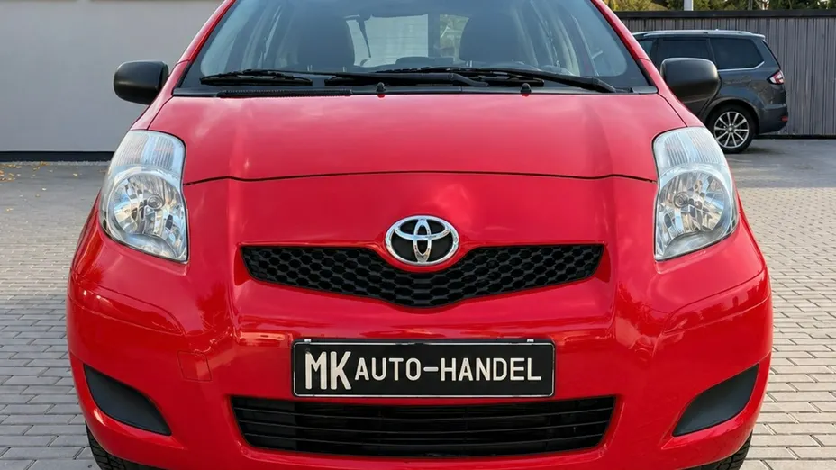 TOYOTA Yaris -