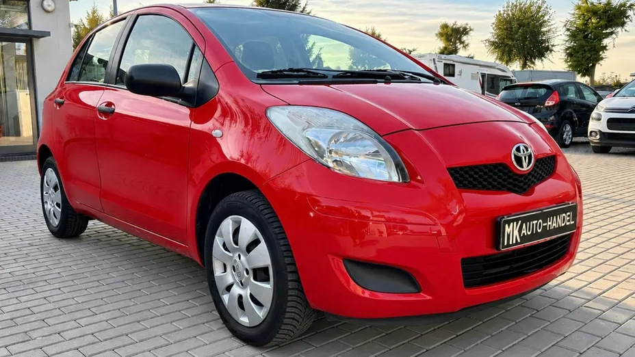 TOYOTA Yaris -