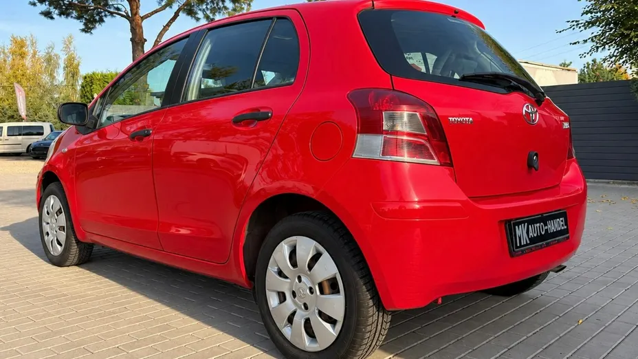 TOYOTA Yaris -
