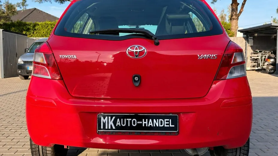 TOYOTA Yaris -