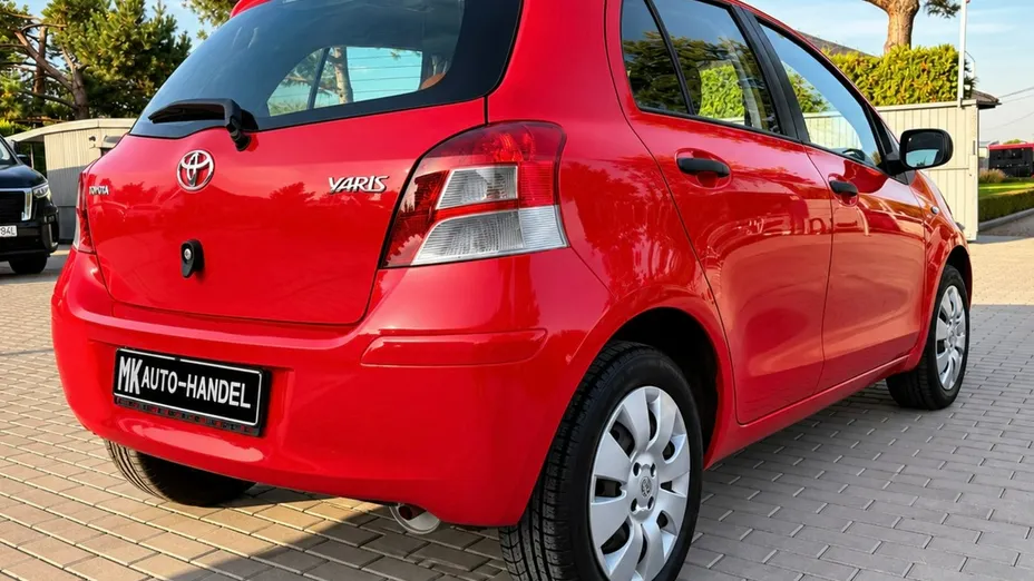 TOYOTA Yaris -