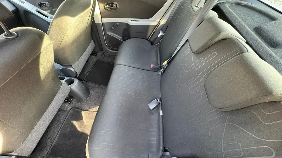 TOYOTA Yaris -