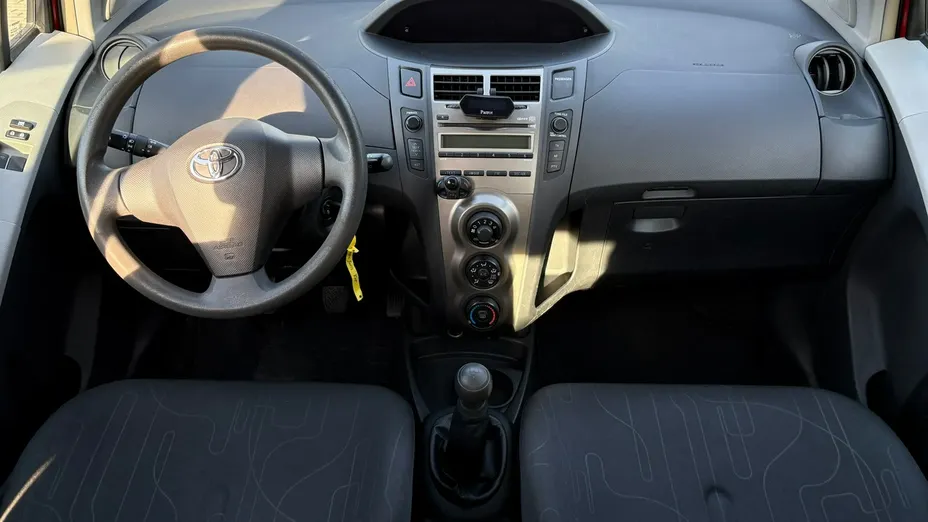 TOYOTA Yaris -