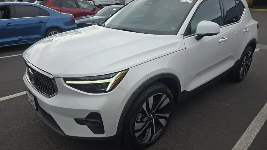 VOLVO XC40 -