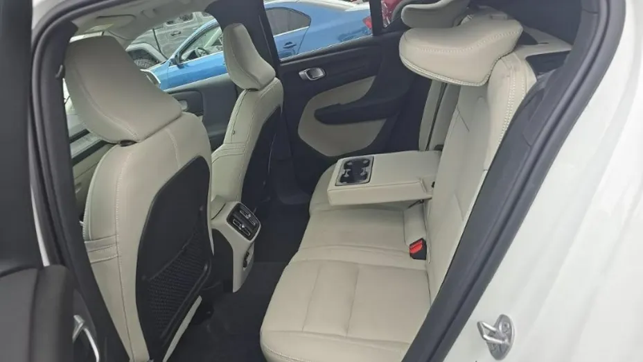 VOLVO XC40 -