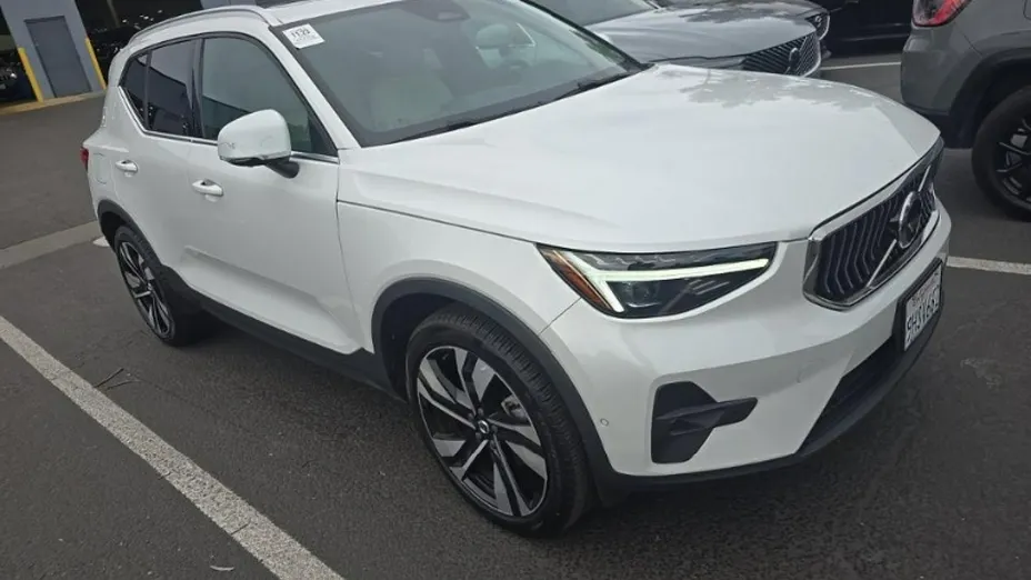 VOLVO XC40 -