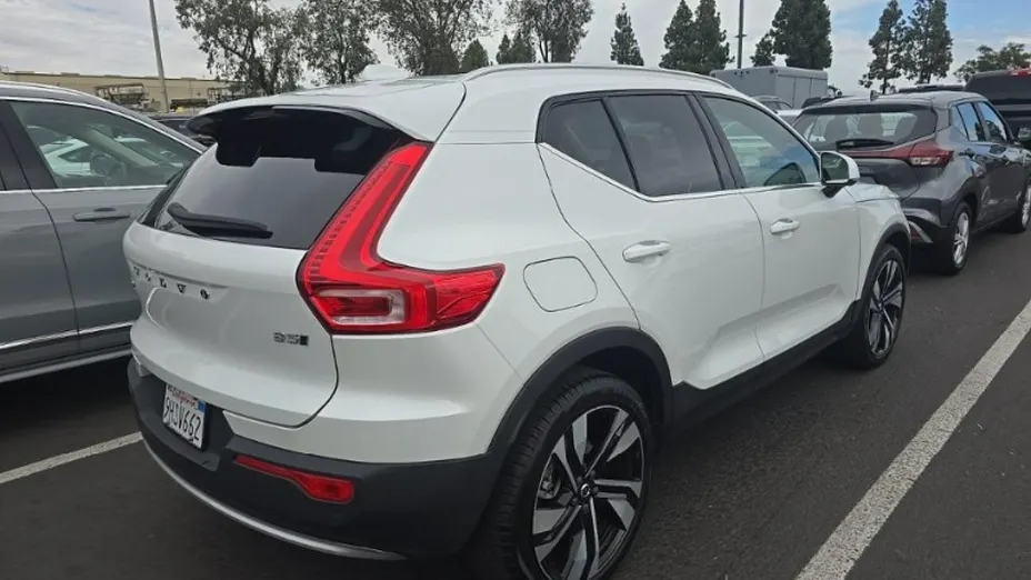 VOLVO XC40 -