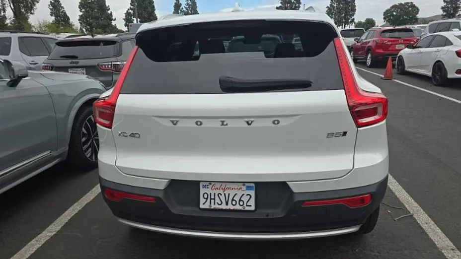VOLVO XC40 -