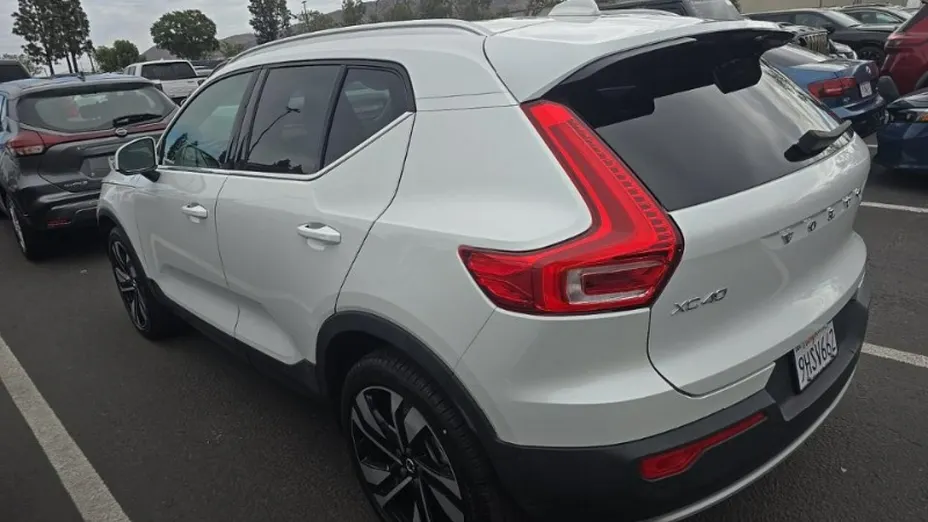 VOLVO XC40 -