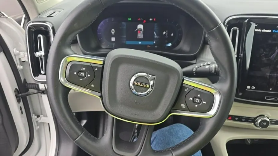 VOLVO XC40 -
