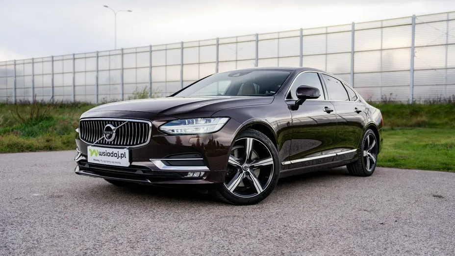 VOLVO S90 -