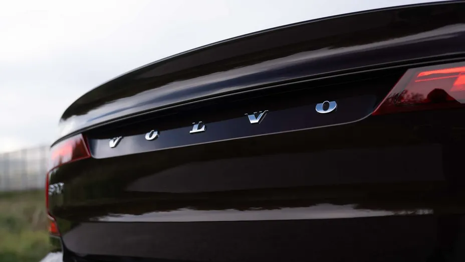 VOLVO S90 -