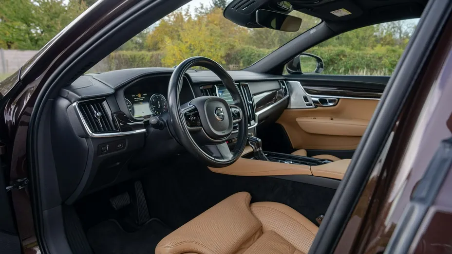 VOLVO S90 -