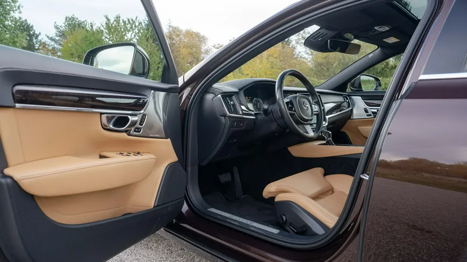 VOLVO S90 -