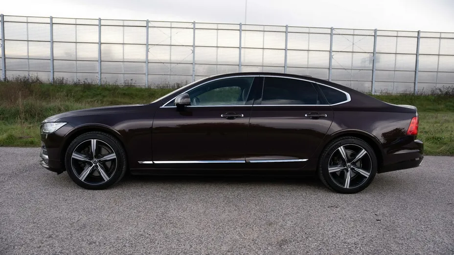 VOLVO S90 -