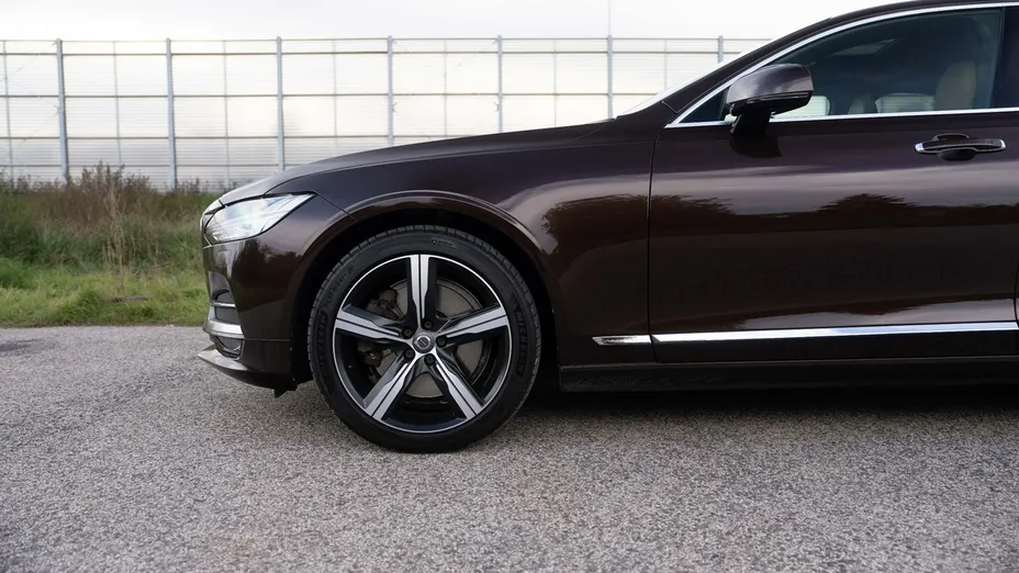 VOLVO S90 -