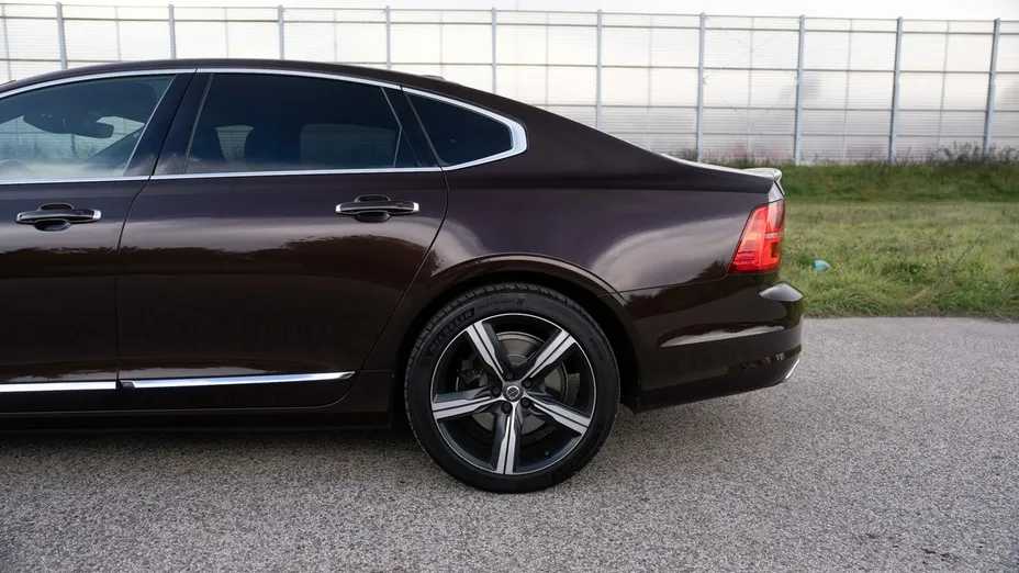 VOLVO S90 -