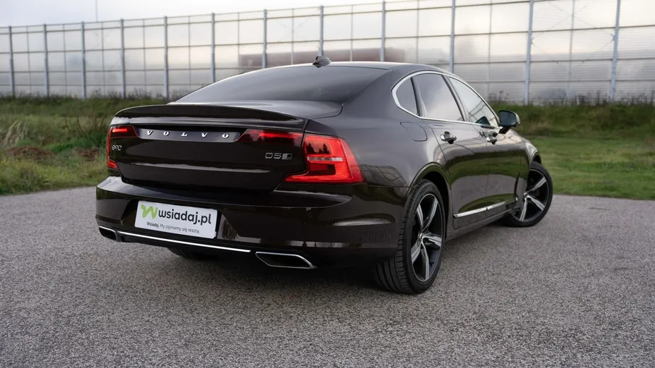 VOLVO S90 -