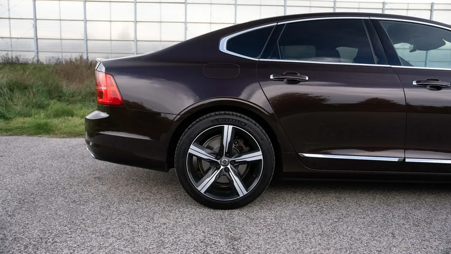 VOLVO S90 -