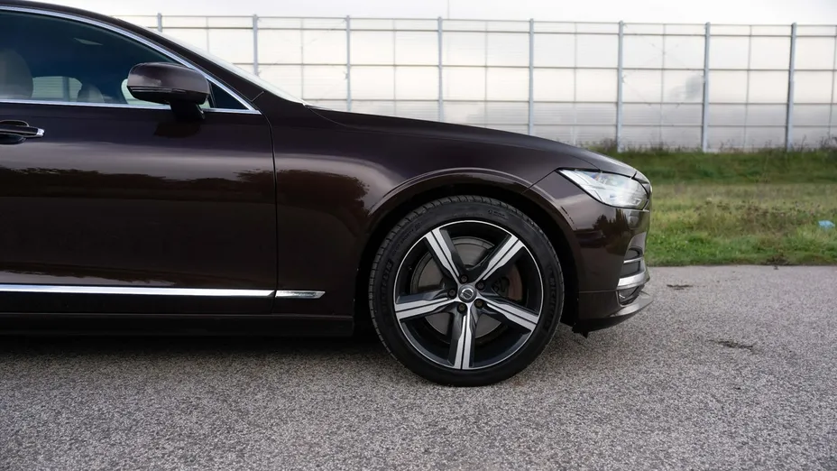 VOLVO S90 -