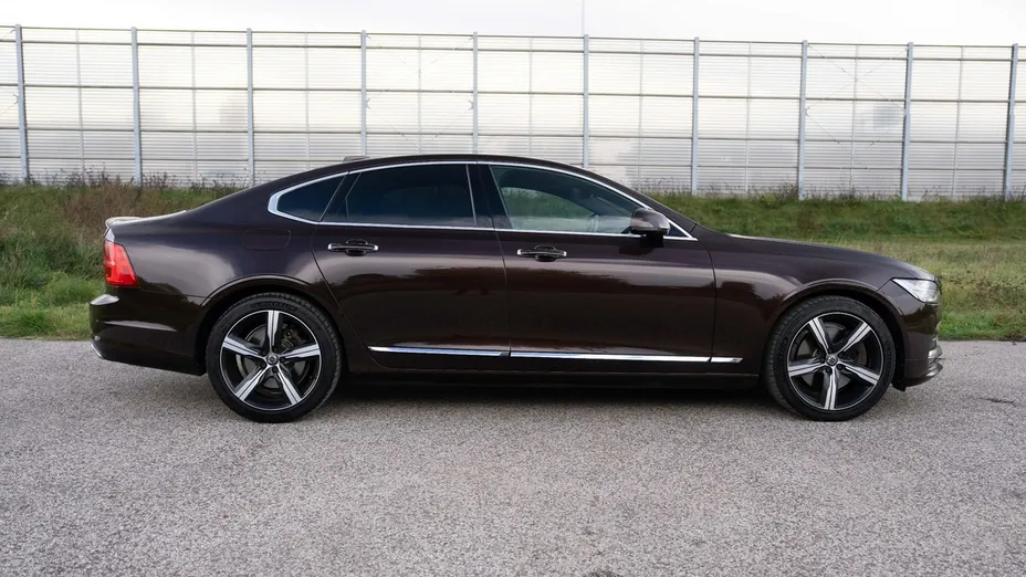 VOLVO S90 -