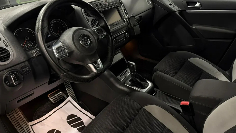 VOLKSWAGEN Tiguan -