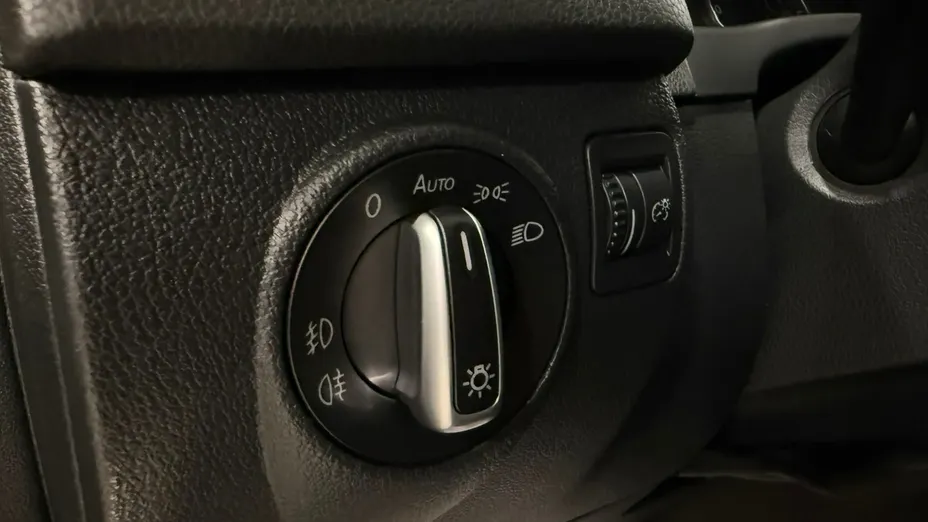 VOLKSWAGEN Tiguan -