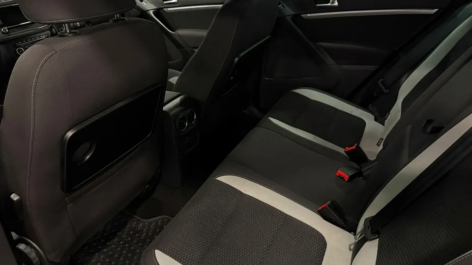 VOLKSWAGEN Tiguan -