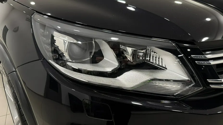 VOLKSWAGEN Tiguan -