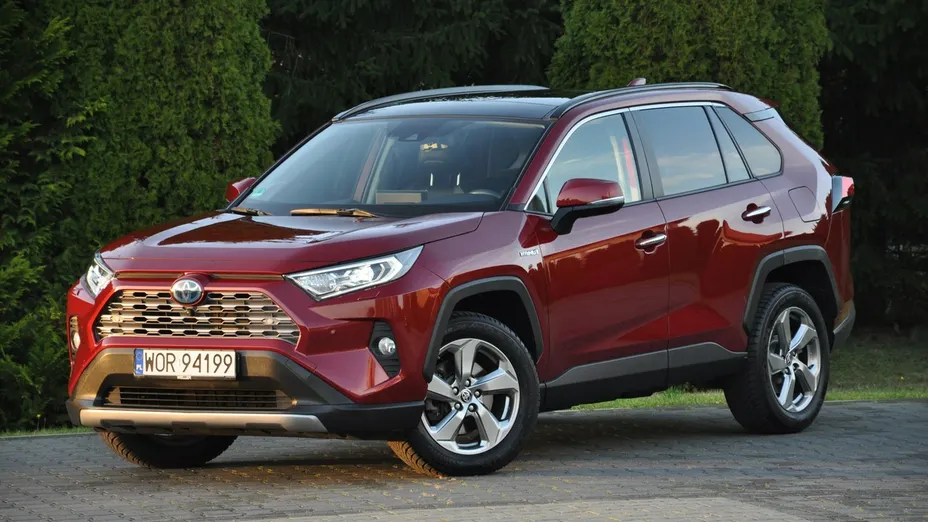 TOYOTA RAV4 -