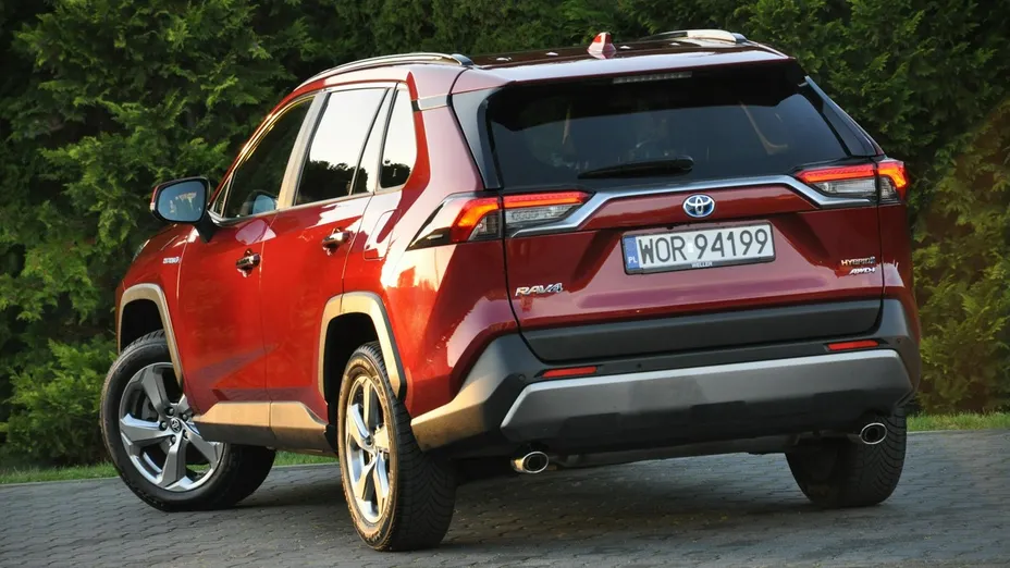 TOYOTA RAV4 -