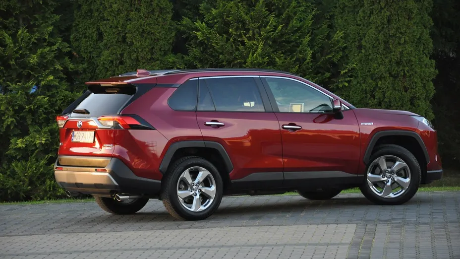 TOYOTA RAV4 -