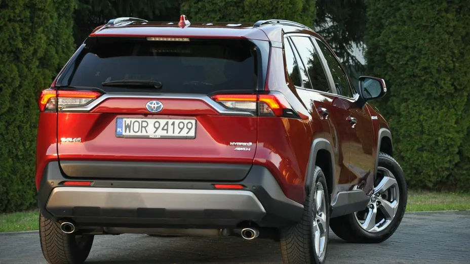 TOYOTA RAV4 -