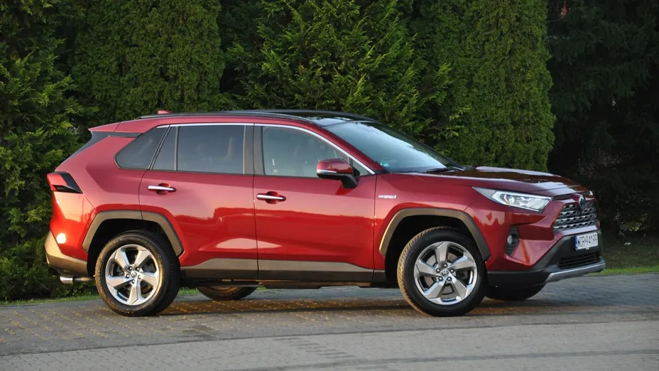 TOYOTA RAV4 -