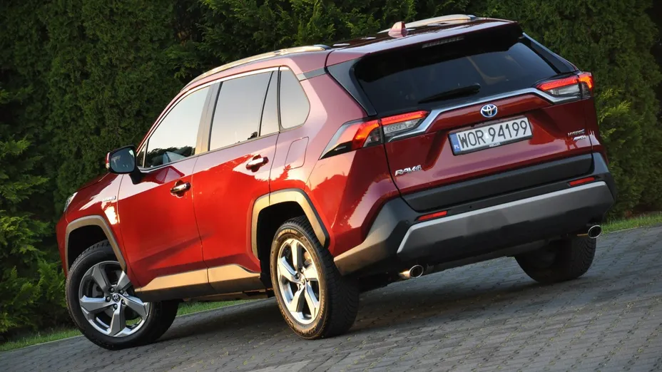 TOYOTA RAV4 -