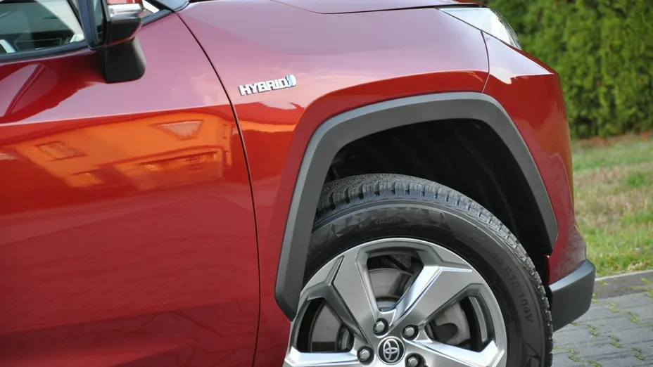 TOYOTA RAV4 -
