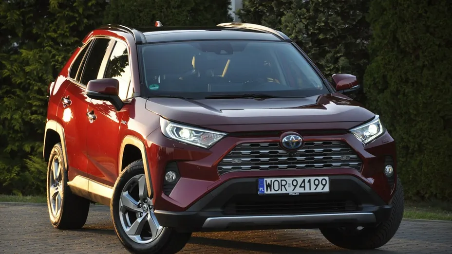 TOYOTA RAV4 -