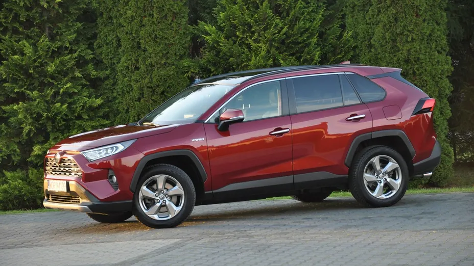 TOYOTA RAV4 -