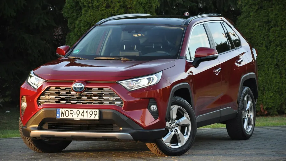 TOYOTA RAV4 -