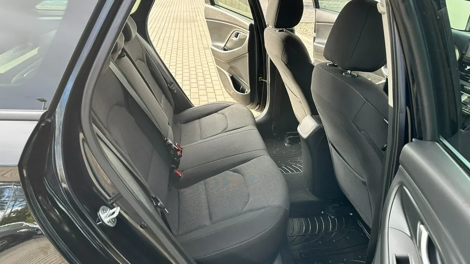 HYUNDAI i30 -