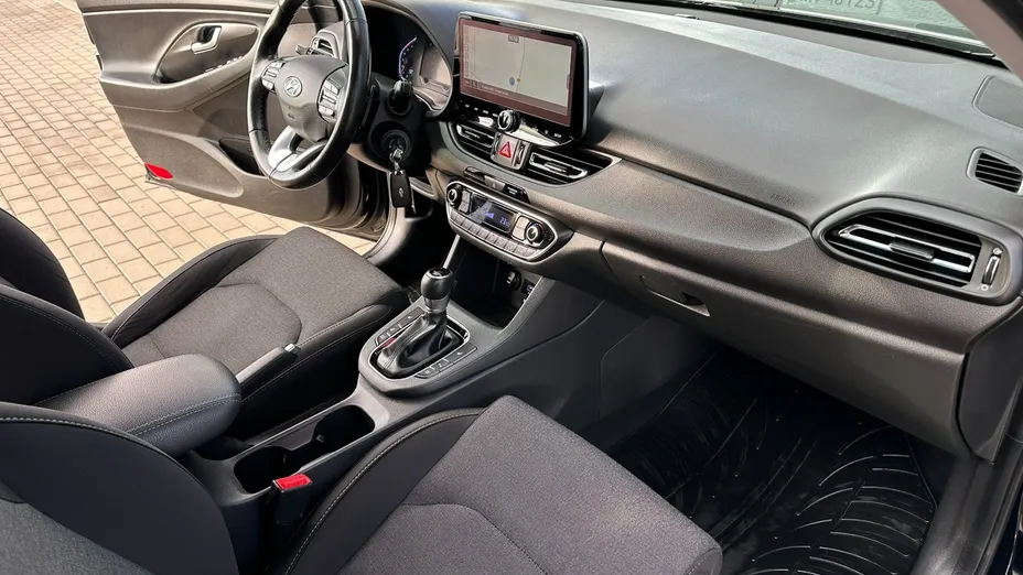 HYUNDAI i30 -