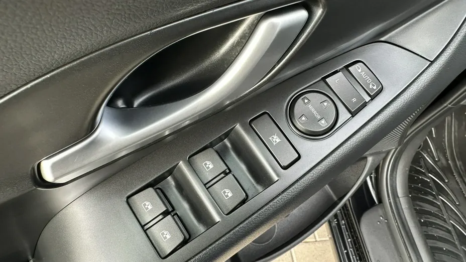 HYUNDAI i30 -