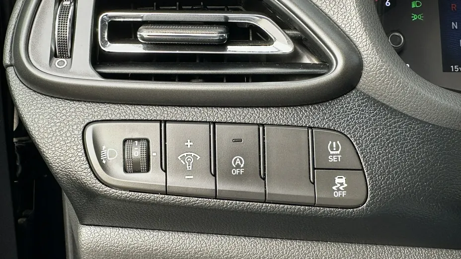 HYUNDAI i30 -
